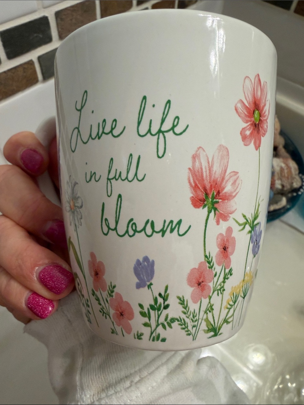White Floral 'Live Life in Full Bloom' Ceramic Mug - Picture 3 of 4